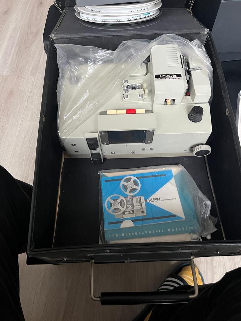Vintage Rus 8mm Super 8 Filmprojector met Koffer, Audio, Tv en Foto, Ophalen of Verzenden, Zo goed als nieuw, Met scherm