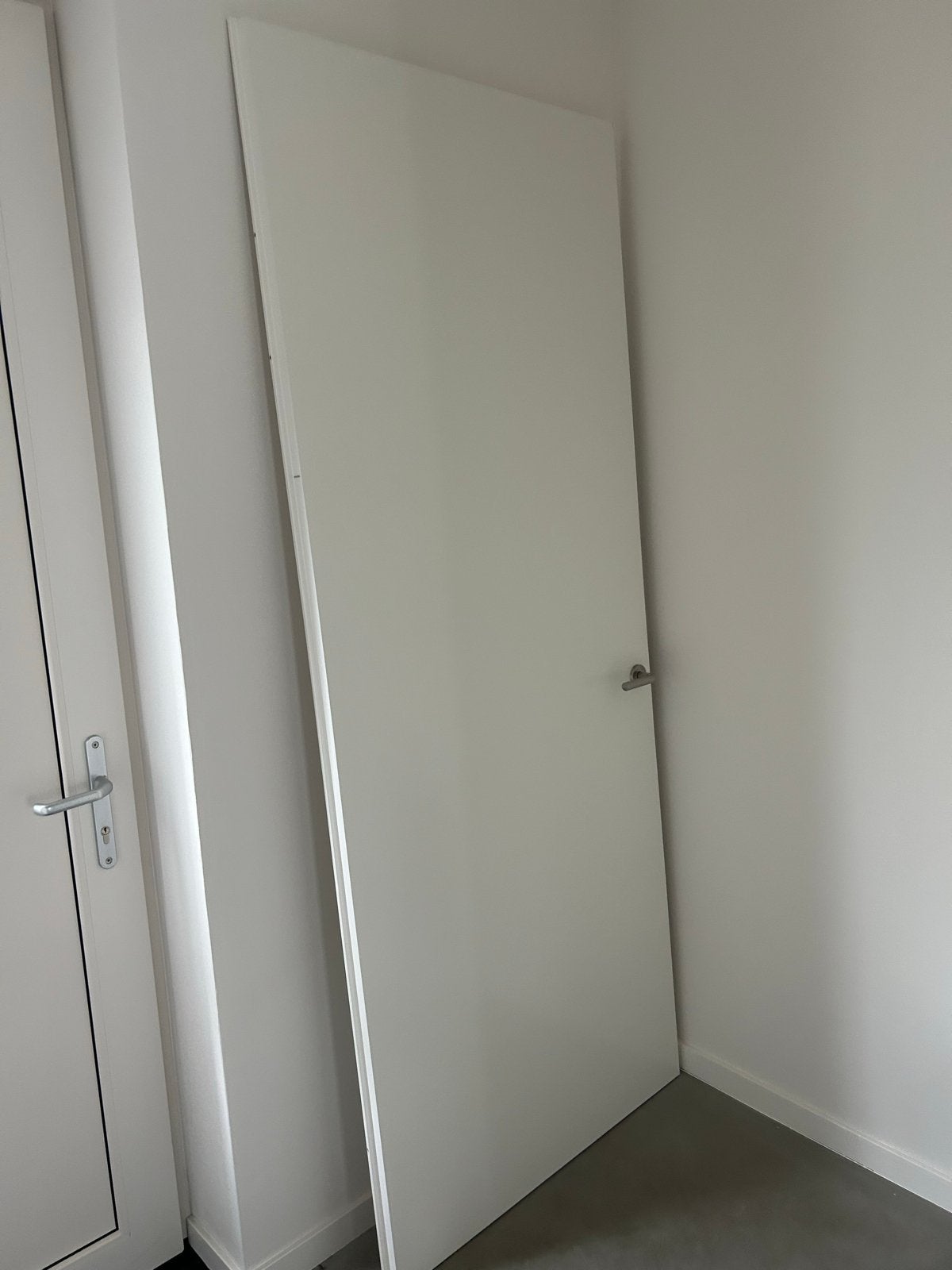 Witte massieve binnendeur van Svedex, zo goed als nieuw, Ophalen, 80 tot 100 cm, 215 cm of meer, Binnendeur