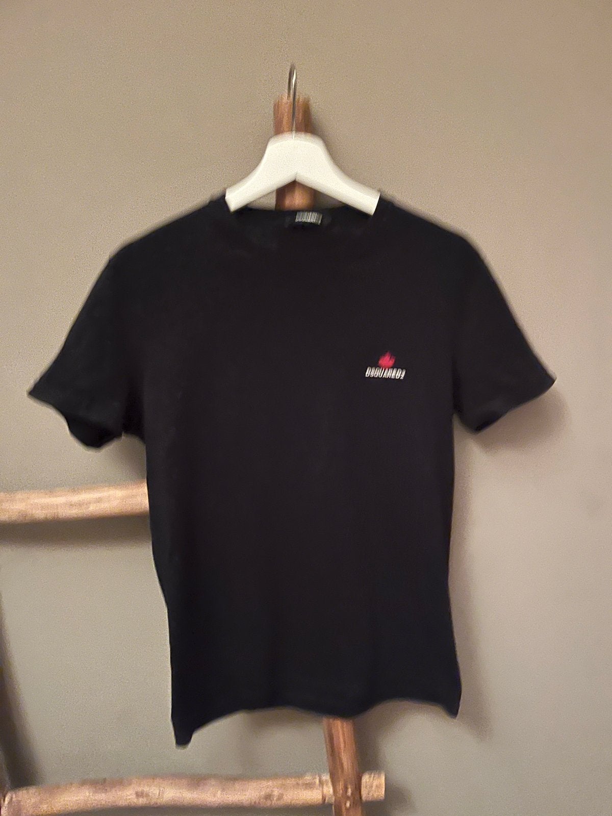 Dsquared2 T-shirt Zwart met Rood Logo, Ophalen of Verzenden, Zo goed als nieuw, Maat 46 (S) of kleiner, Zwart