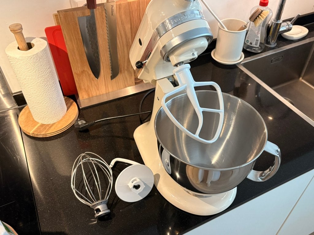 KITCHENAID MIXER KOP 4,7 L - ARTISAN - Amandelwit, Witgoed en Apparatuur, Keukenmixers, 4 liter of meer, Ophalen, Zo goed als nieuw