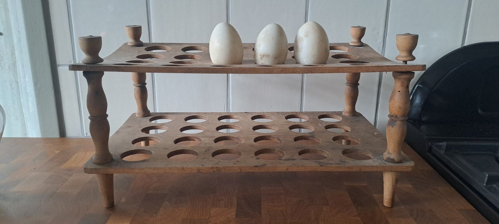 Antiek Brocante Eierrekje met 3 Siereieren, Antiek en Kunst, Curiosa en Brocante, Ophalen