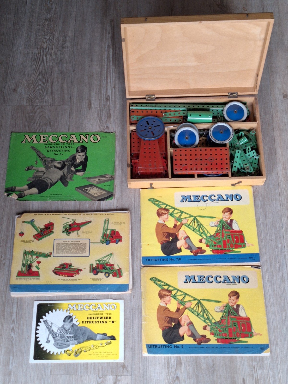 Meccano Liverpool set, diverse boekjes, originele doos hout., Ophalen
