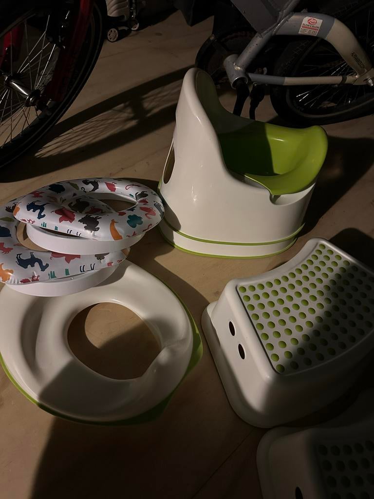 Zindelijkheid set: 2 potjes, brilverkleiners, trapjes, Ophalen, Gebruikt