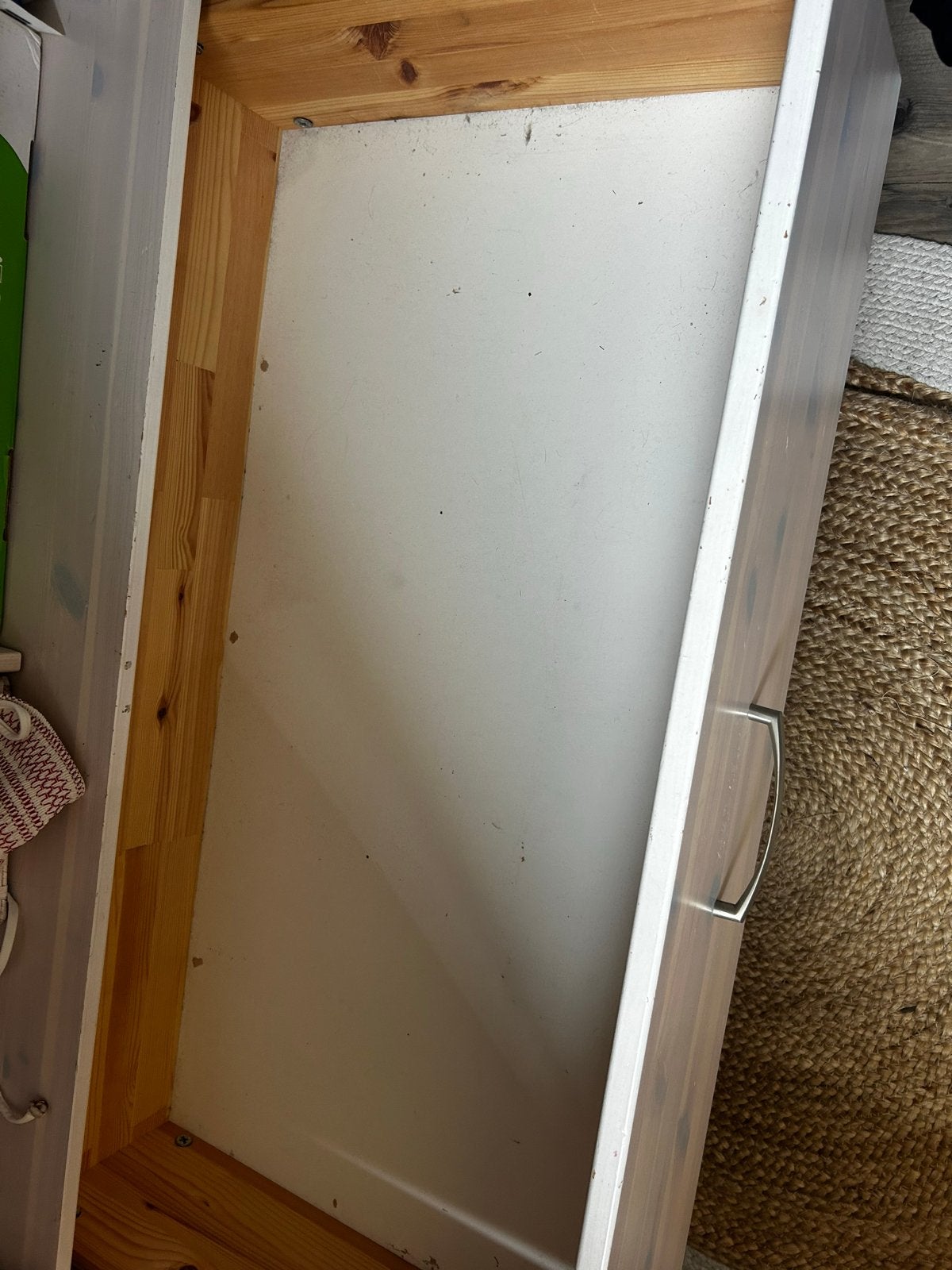Foto 5 van 2 white wash kledingkasten, 2 ladekastjes en buro - Dordrech
