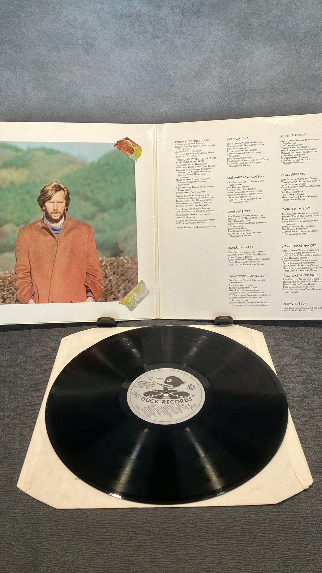 Eric Clapton —. Behind The Sun, LP, Beschermende buitenhoes, Gebruikt, Ophalen of Verzenden