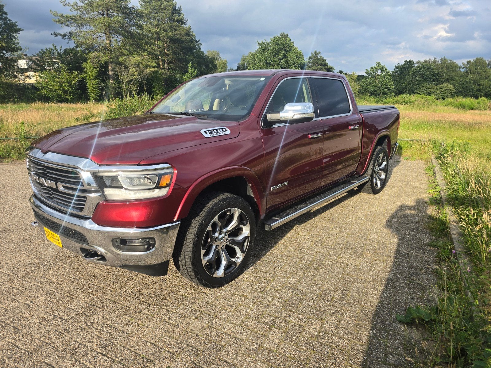 Dodge RAM Dodge RAM 2020 Rood, Automaat, 5654 cc, Leder en Stof, Adaptieve lichten