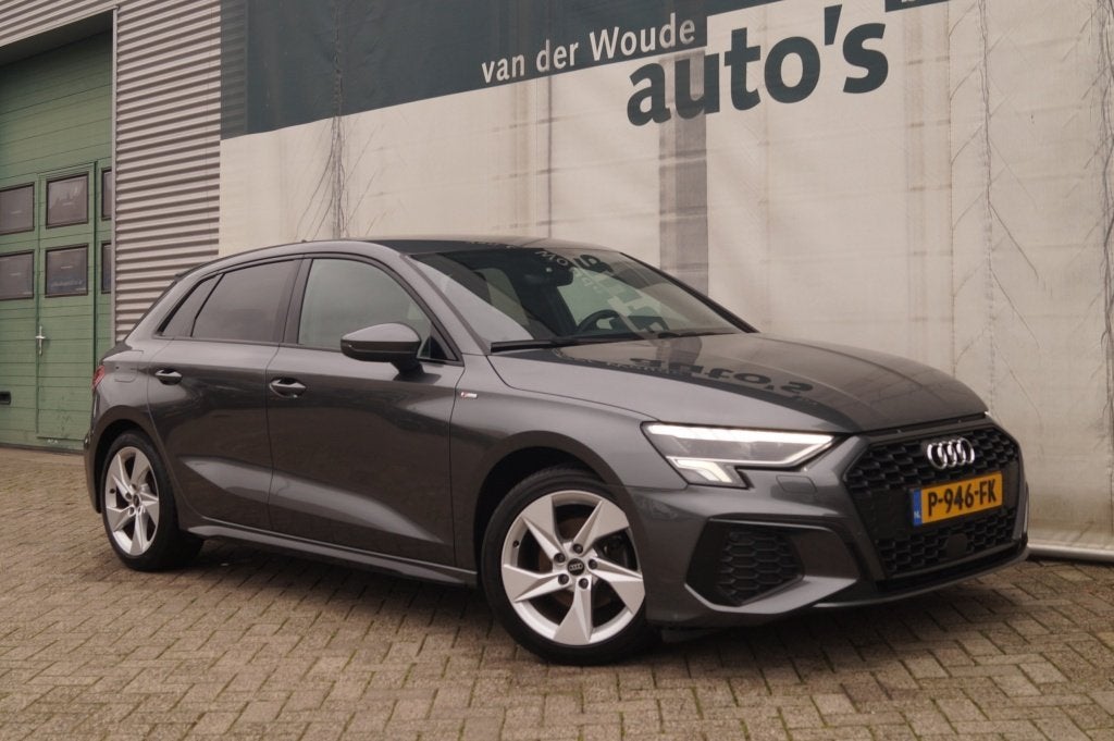 Audi A3 Sportback 30 TFSI Automaat S-Line Edition -NAVI-ECC-, Auto's, Gebruikt, Euro 6, Leder en Stof, 23 km/l