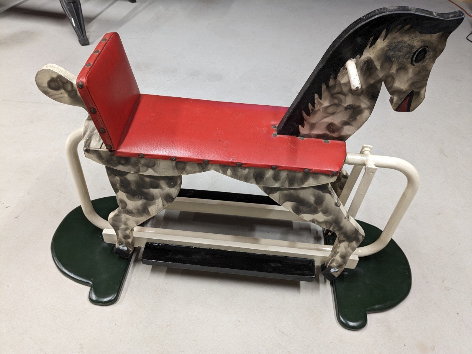 Vintage houten schommelpaard met rood zitje, Kinderen en Baby's, Speelgoed | Overig, Ophalen of Verzenden