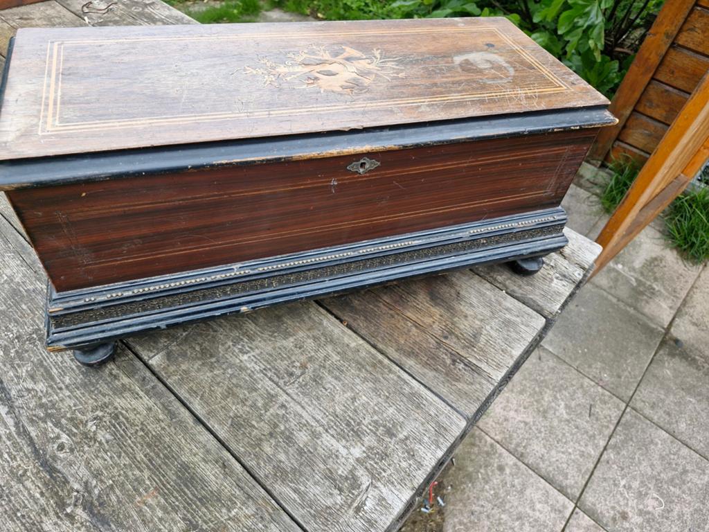 Muziekdoos  oud  tafelmodel  . Opknapper, Ophalen of Verzenden