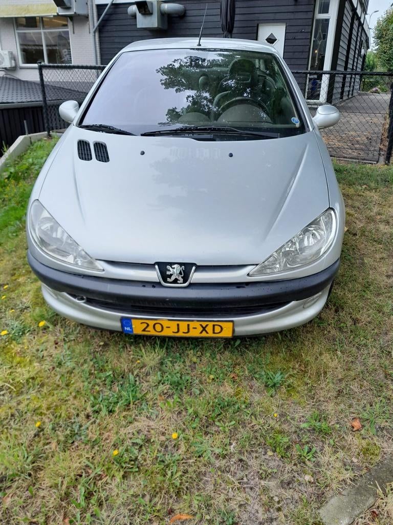 Peugeot 206 1.6 16V CC 2002 Grijs, Auto's, Peugeot, Voorwielaandrijving, Zwart, 4 cilinders, Cabriolet