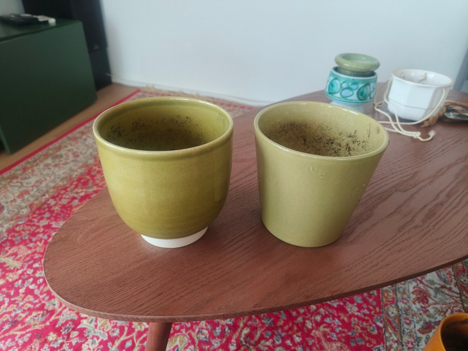 2 mooie groene bloempotten, Tuin en Terras, Bloempotten, Ophalen, Rond, Binnen, Zo goed als nieuw