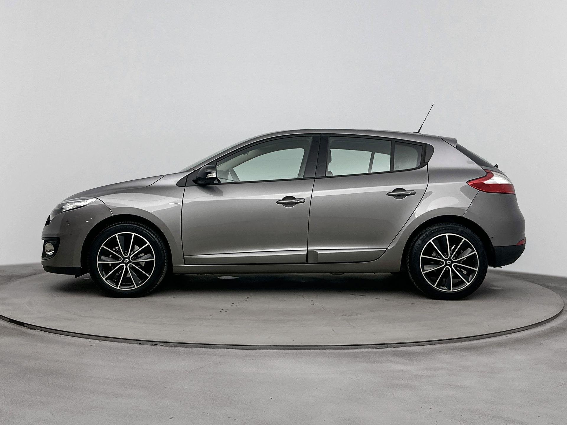 Renault Mégane 1.4 TCe Bose 130PK | Trekhaak | Navigatie |, Gebruikt, 4 cilinders, 635 kg, Leder en Stof