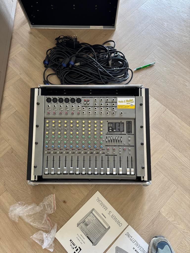 Pm184X mixer en versterker 2x400 watt, Audio, Tv en Foto, Versterkers en Receivers, Ophalen, Zo goed als nieuw, 120 watt of meer