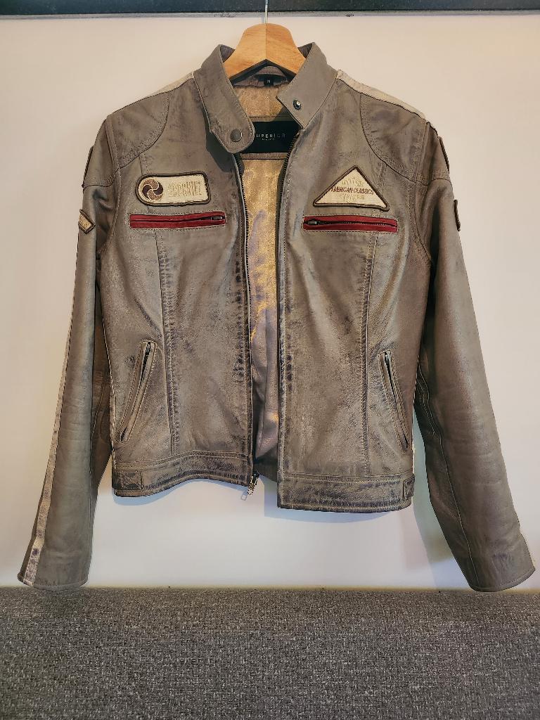 NIEUW Leren motor jack, kleur taupe, mt. M, Kleding | Dames, Jassen | Winter, Nieuw, Maat 38/40 (M), Grijs, Ophalen of Verzenden