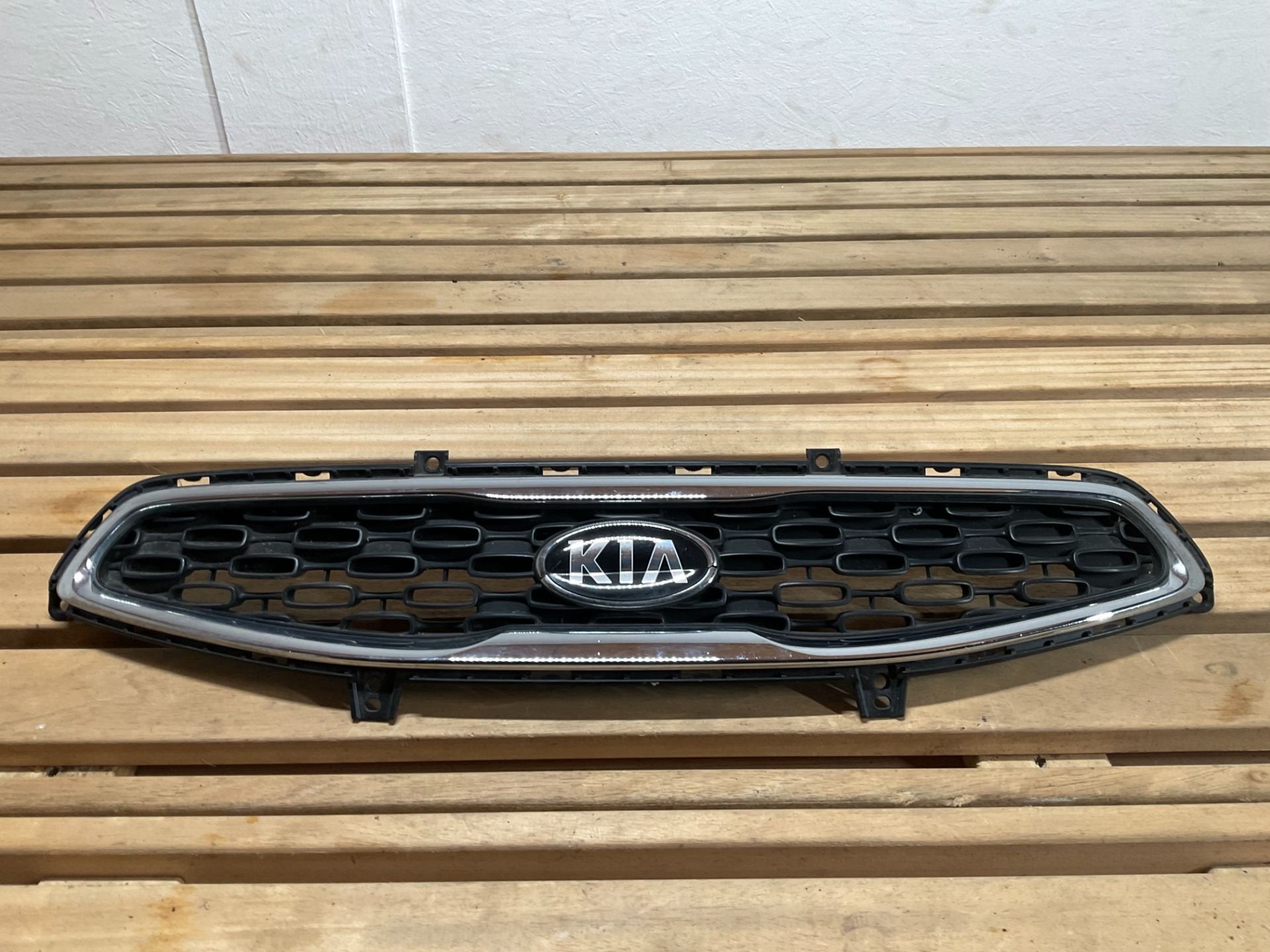 Bumper Grill Kia Picanto (TA) 868511YBA0 KIA-134, Heolleung-ro 12
06797  Seoul, Ophalen of Verzenden, Info@kia.com, Kia Corporation