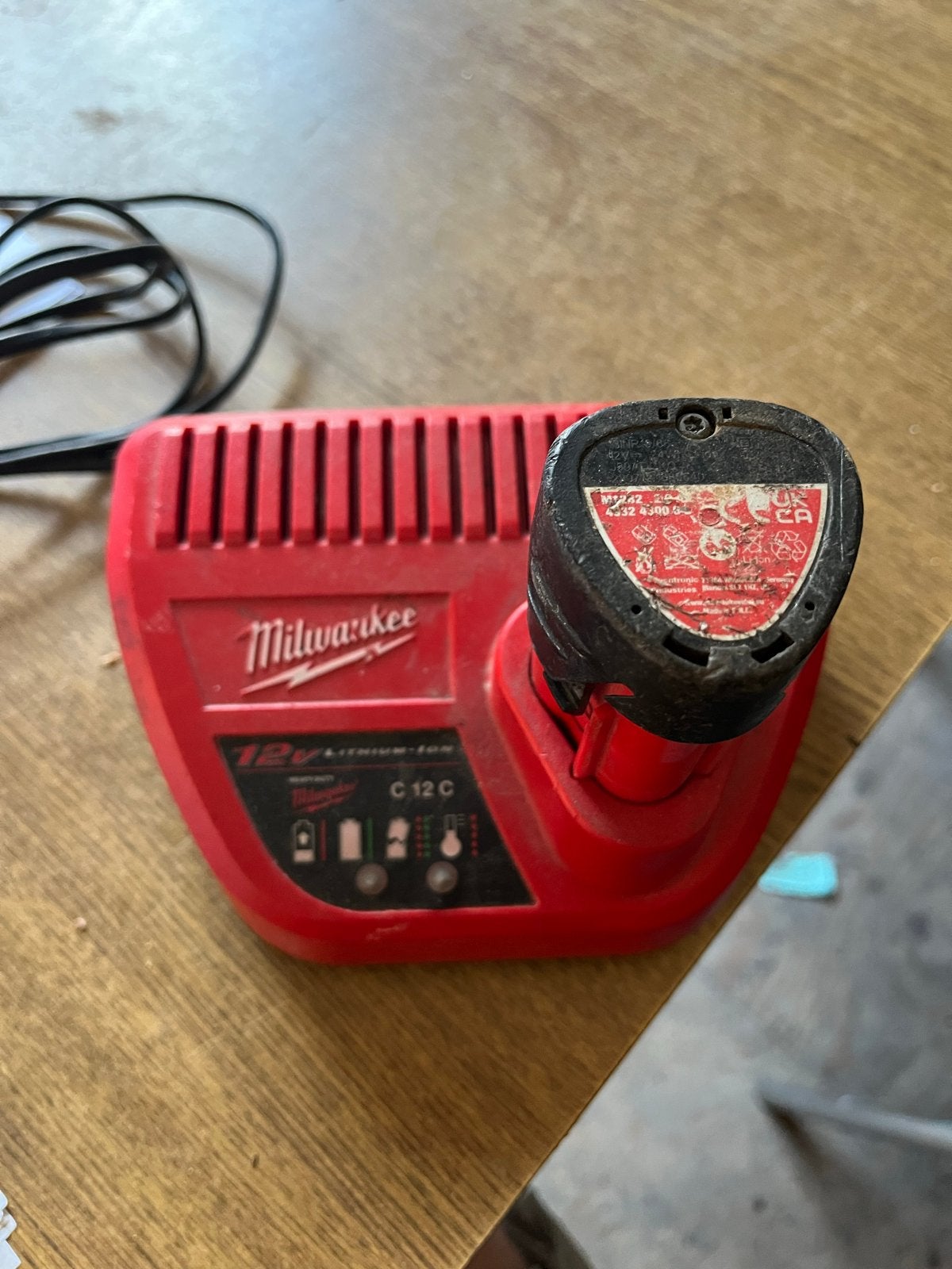 Milwaukee M12 C12 C Acculader met 2.0Ah Accu, Ophalen, Gebruikt, Overige typen
