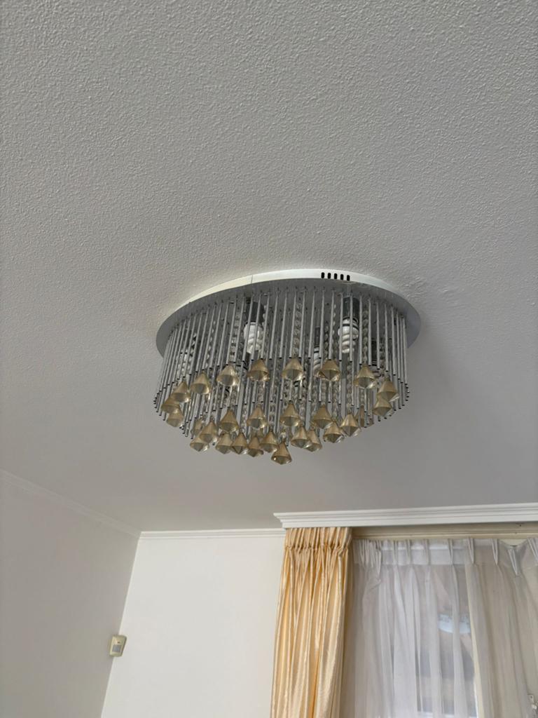 Plafondlamp met kristallen hangers, Ophalen