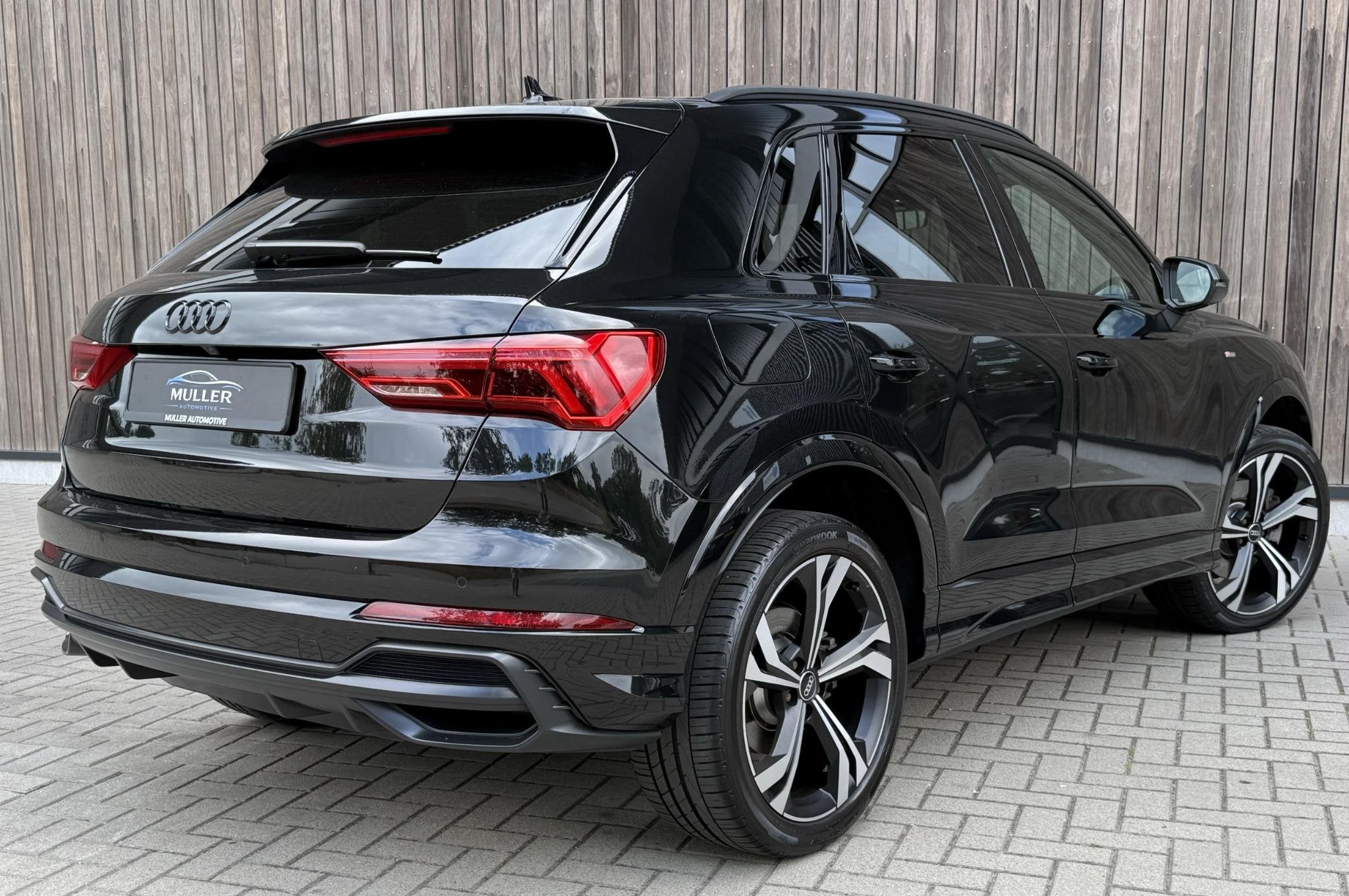 Audi Q3 45 TFSI e S edition S-line | BTW | MATRIX | SONOS |, Auto's, Gebruikt, Leder en Stof, Zwart, Automatische klimaatregeling