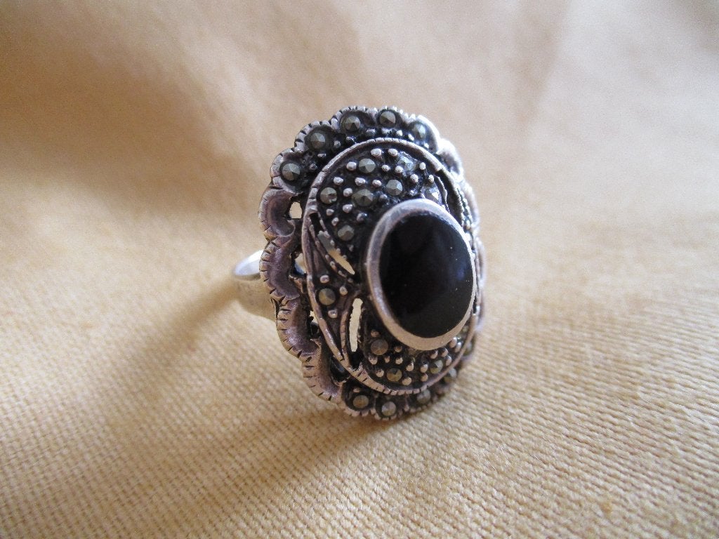 Zilveren ring met onyx en marcasieten, Antiek en Kunst, Ophalen of Verzenden, Zilver