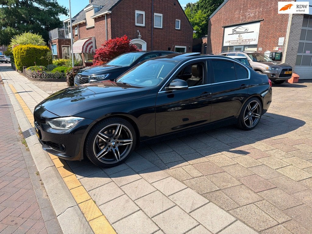 BMW 3-serie 320i High Executive automaat, Automaat, Euro 5, Achterwielaandrijving, Gebruikt