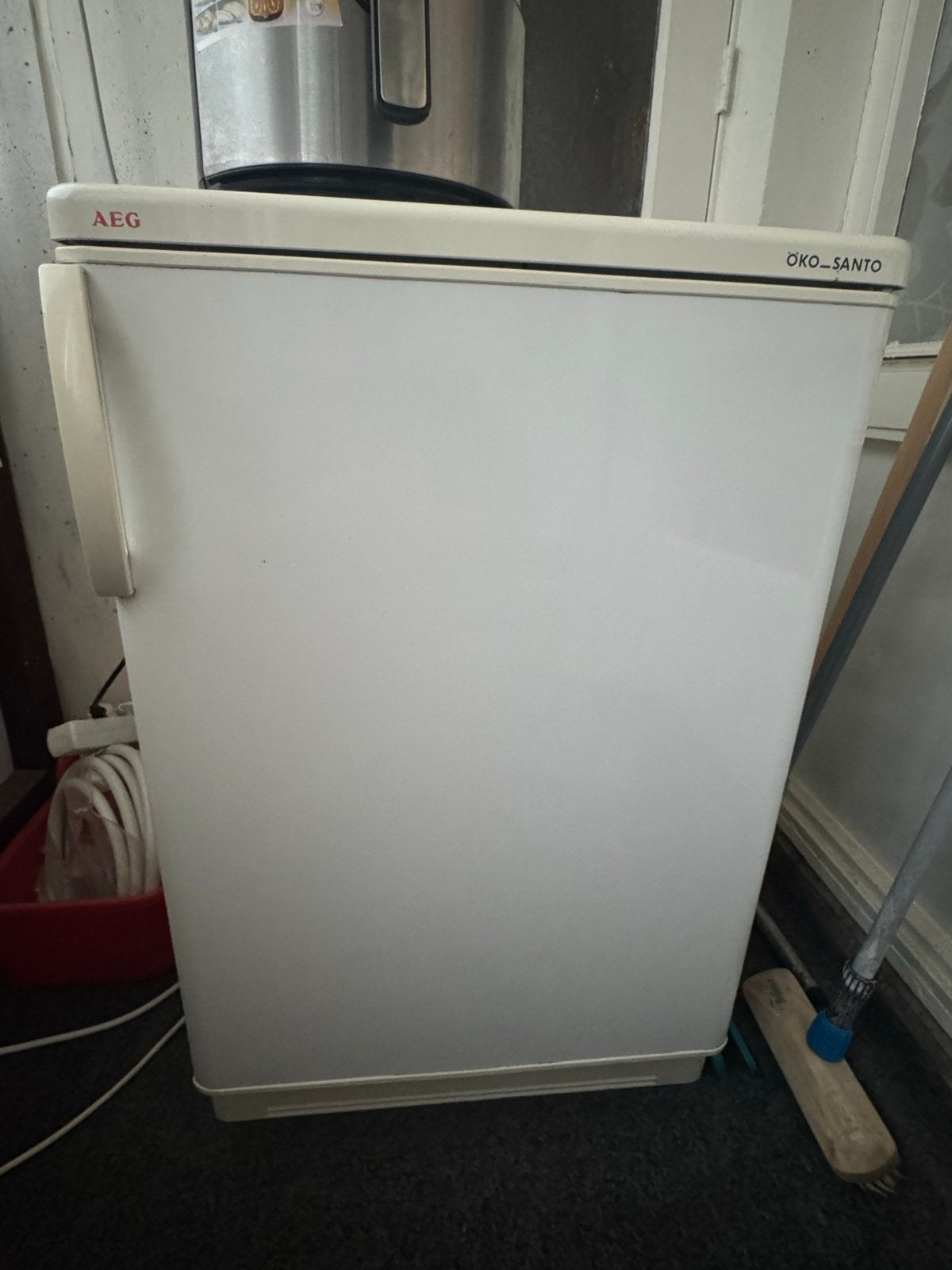 Compacte AEG Okomix koelkast met vriesvak, Gebruikt, 75 tot 100 liter, 45 tot 60 cm, Met vriesvak