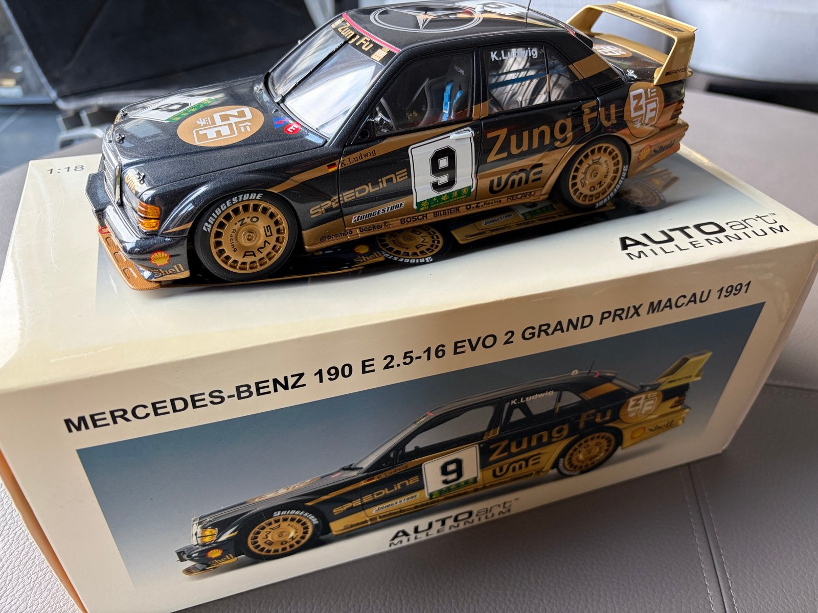 Autoart Mercedes 190 E 2.5-16 Evo 2 K. Ludwig Zung Fu #9, Ophalen of Verzenden, Zo goed als nieuw, Auto, Autoart
