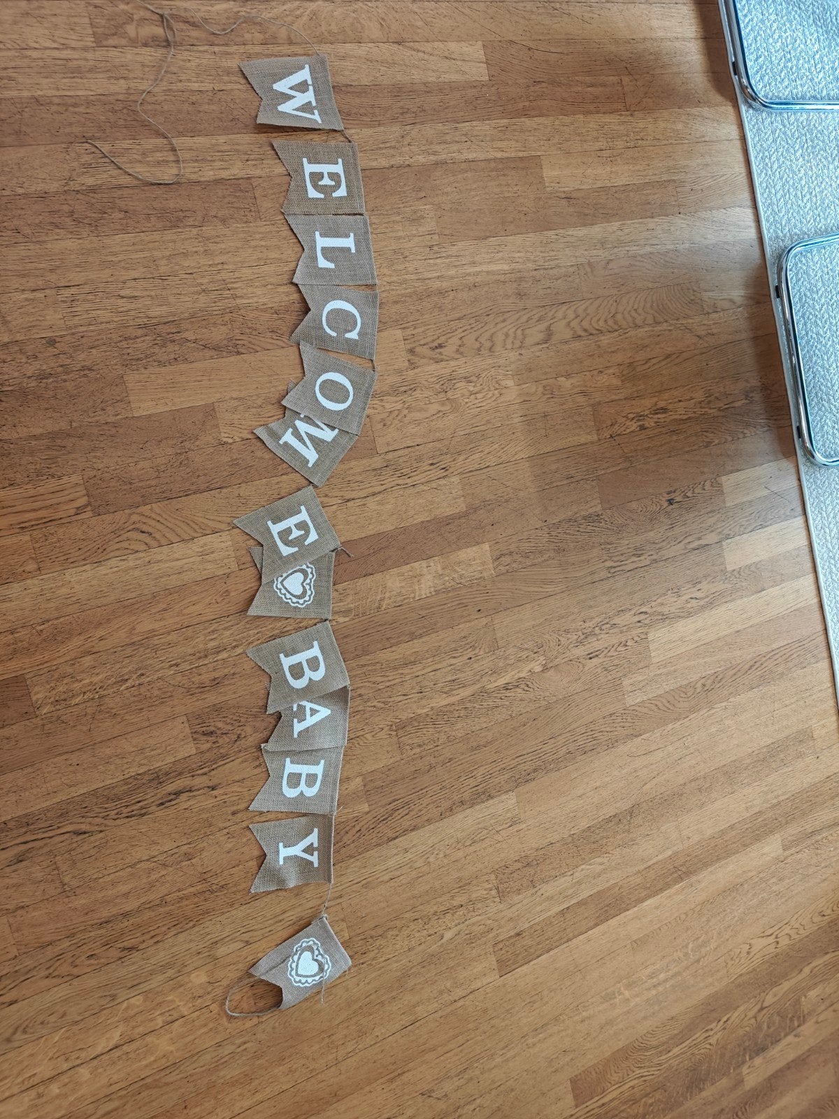 Welkom Baby Slinger - Jute Look Decoratie, Hobby en Vrije tijd, Feestartikelen, Ophalen, Zo goed als nieuw, Versiering, Geboorte of Huwelijk