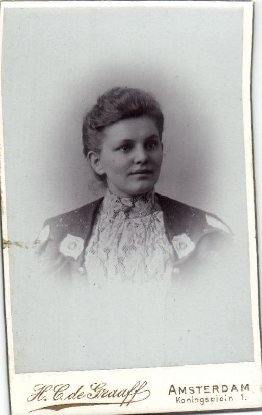 CDV 2x - Echtpaar -Mooie Jurk - H.C. de Graaf -Amsterdam, Gebruikt, Verzenden, Foto, Klederdracht