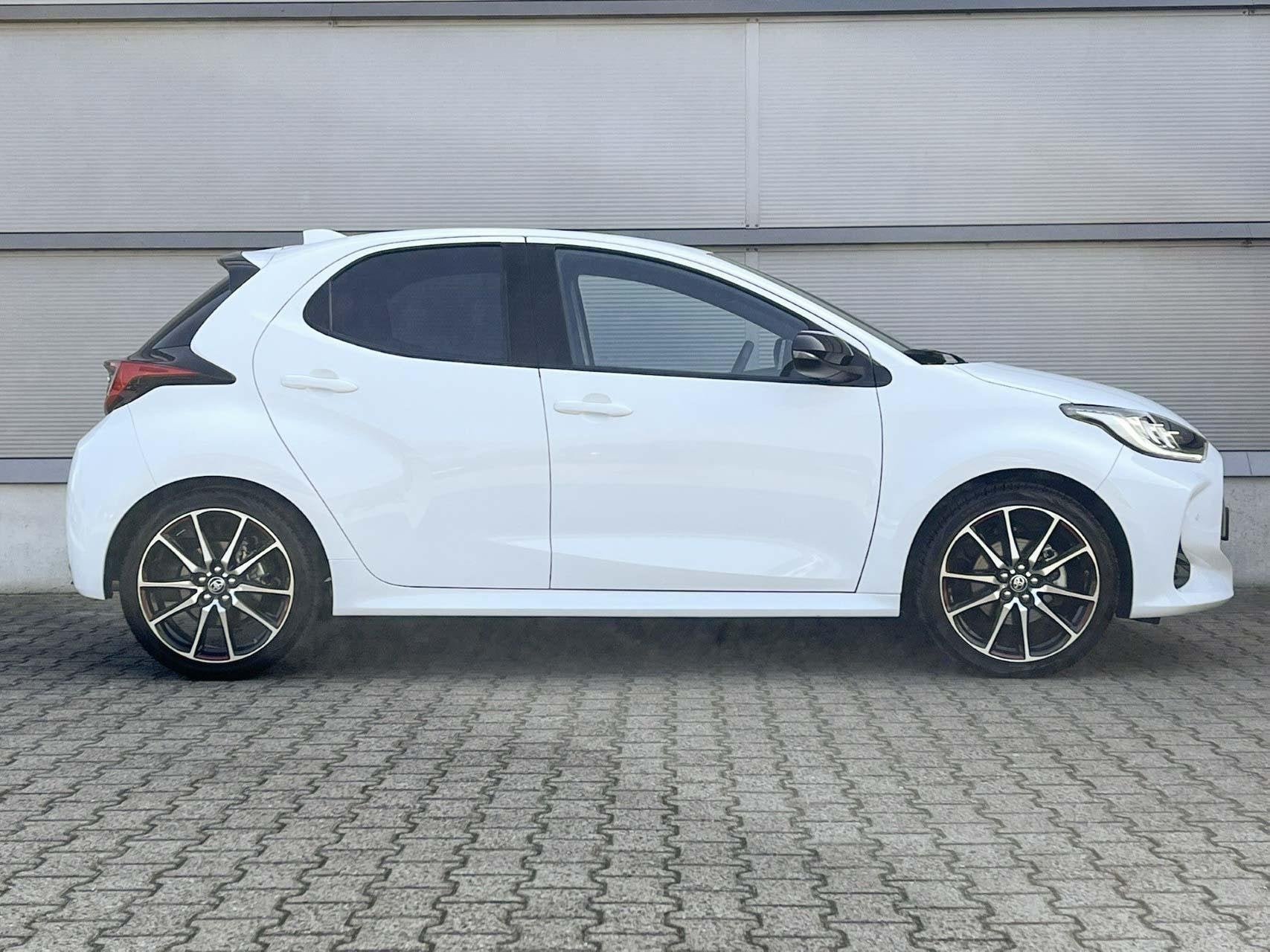 Toyota Yaris 1.5 Hybrid 115pk AUT GR Sport | Navigatie | Sto, Auto's, 12 maanden, 450 kg, Gebruikt, Bedrijf