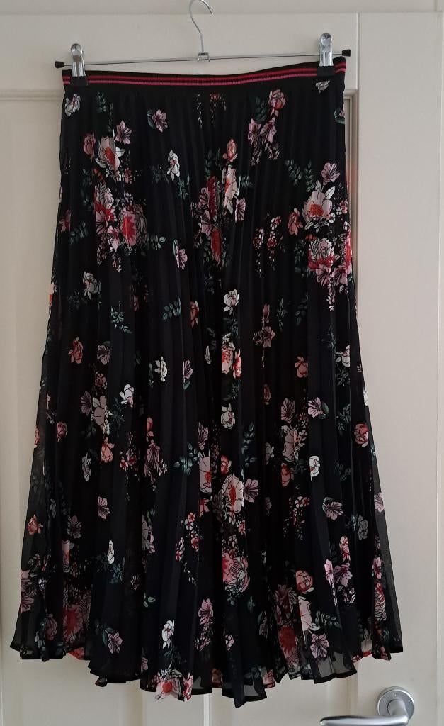 More & More midi zwarte plissé rok roze bloemen mt 36 43526