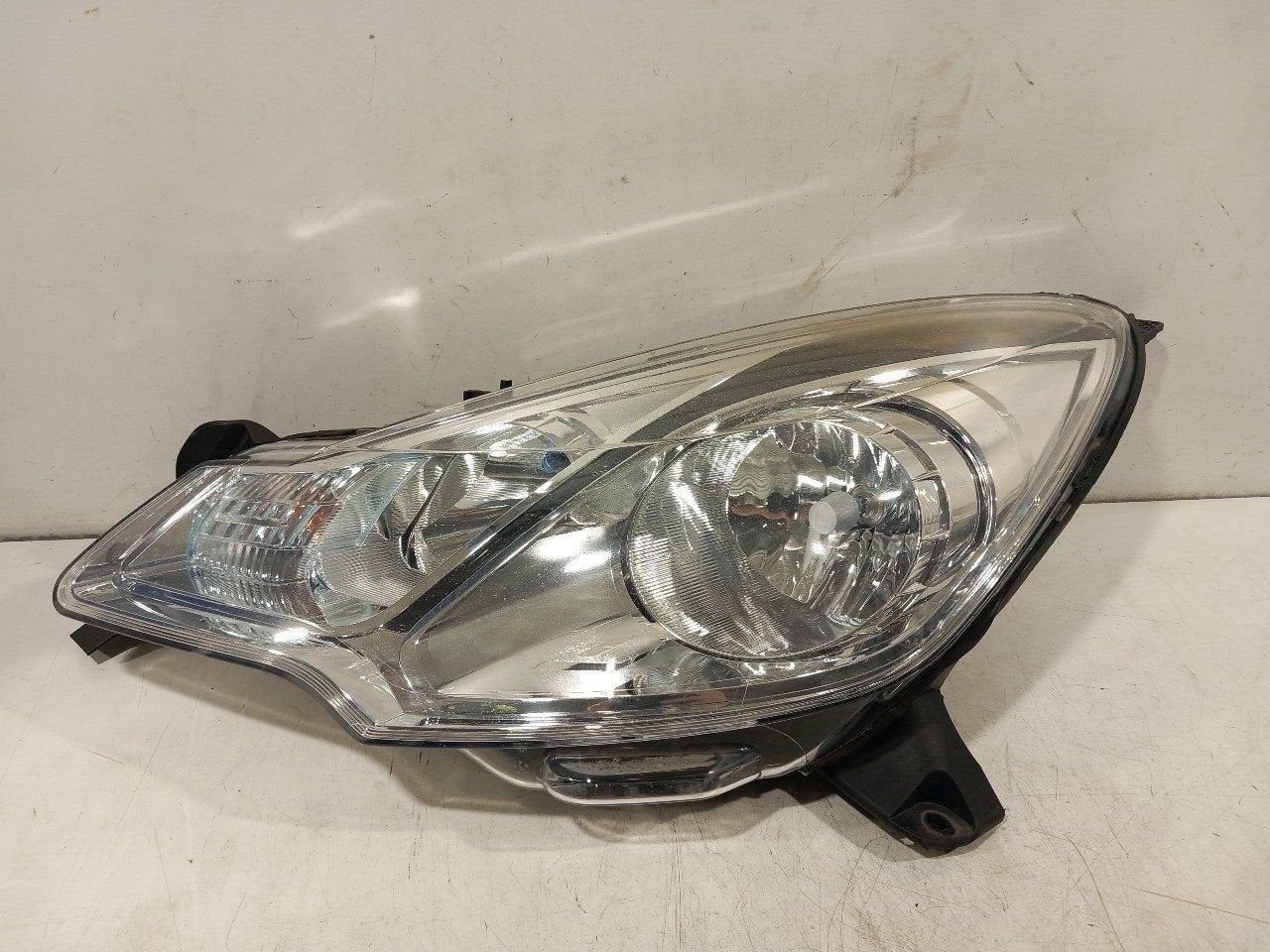 Koplamp links Citroën DS3, Onderdelen@venauto.nl, Van der Ven Autorecycling B.V., Gebruikt, Ettenseweg 76, 4706 PB Roosendaal, The Netherlands