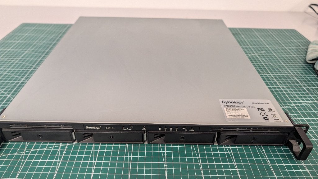 Synology RS815+ - 4-bay 1U Rackmount NAS RackStation, Computers en Software, NAS, Ophalen of Verzenden, Gebruikt