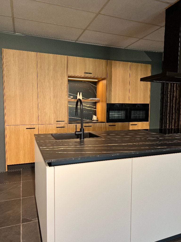 Keukenblad voor eiland Dekton donker met licht ader, Huis en Inrichting, Keuken | Keukenelementen, Ophalen, 75 cm of meer, Zwart