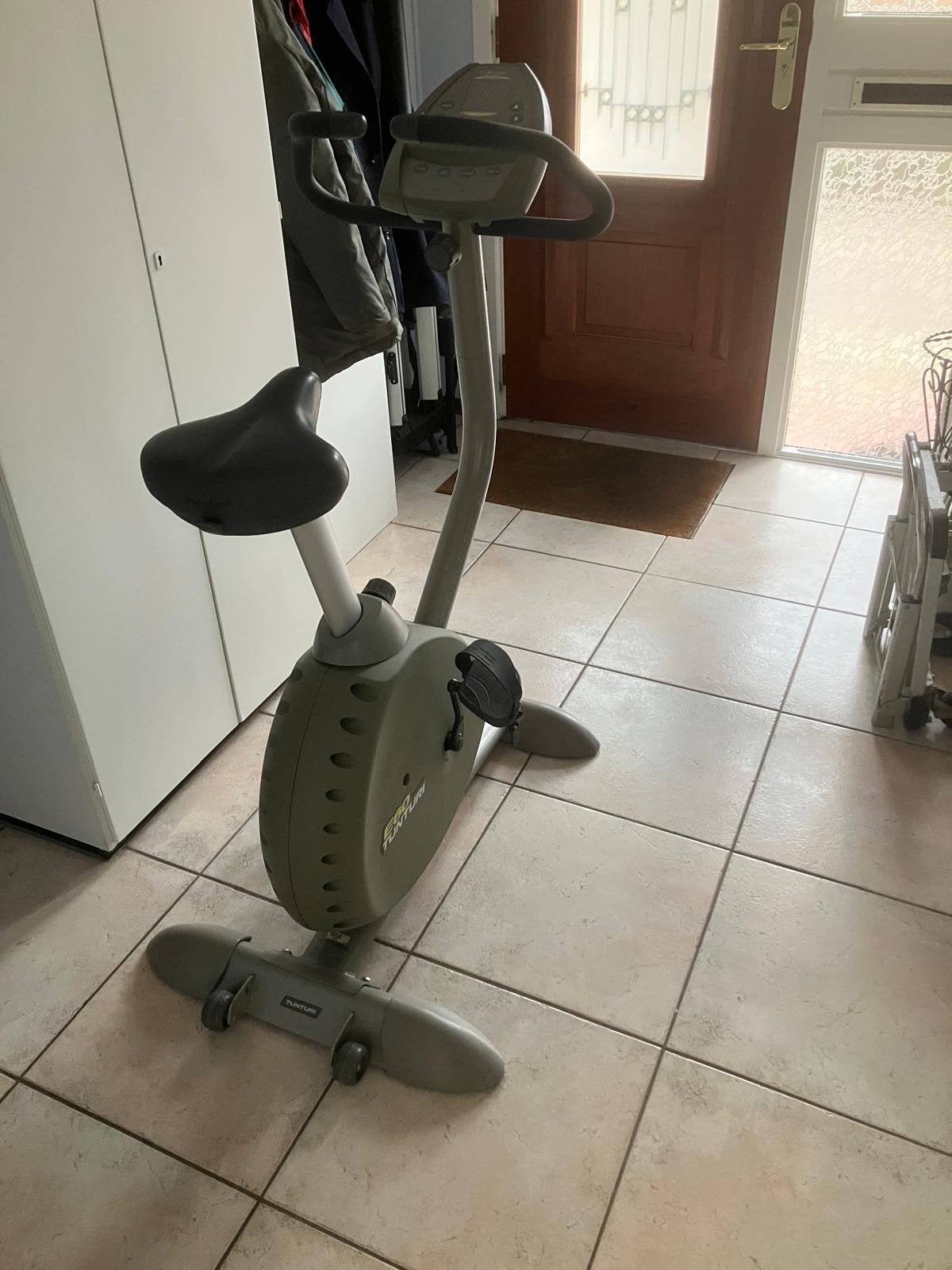 Tunturi E60 Hometrainer - Zo goed als nieuw, Sport en Fitness, Fitnessapparatuur, Ophalen, Zo goed als nieuw, Metaal, Benen