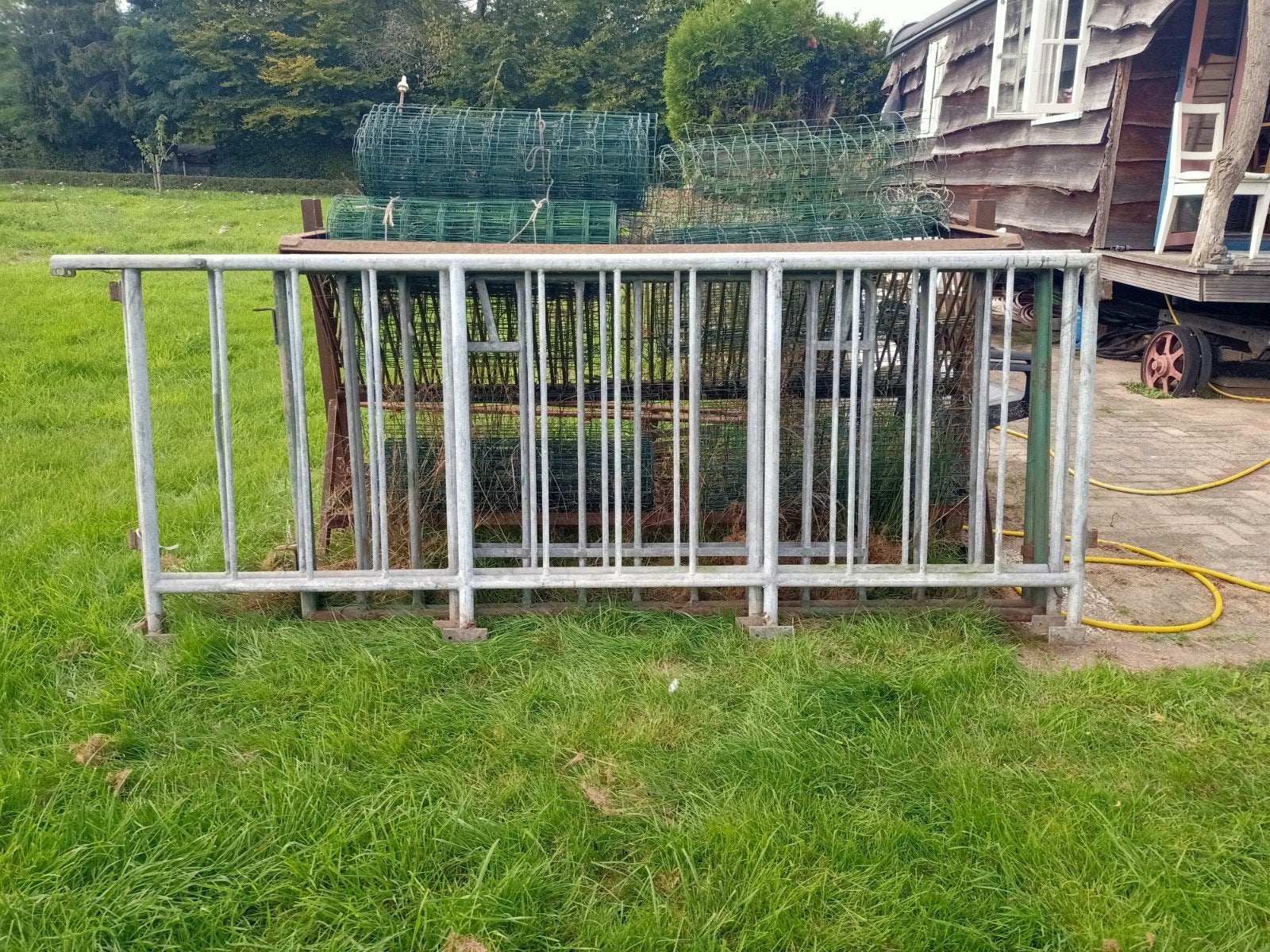 2 gegalvaniseerde land hekken 255 x 100 cm (totaal 510 cm), Ophalen, Gebruikt, IJzer, Spijlenhekwerk