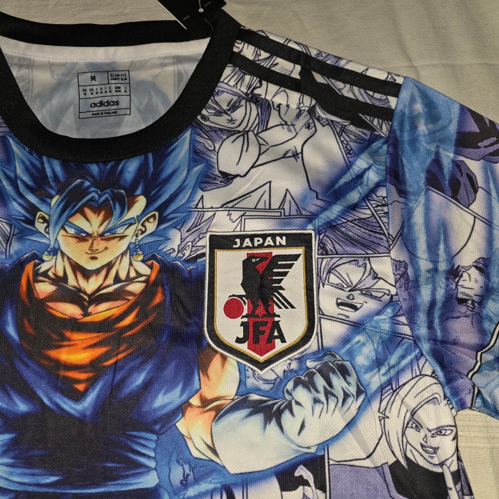 FC Japan X Dragon Ball Z Voetbal Jersey Maat M, Ophalen of Verzenden, Nieuw, Maat 48/50 (M), Blauw