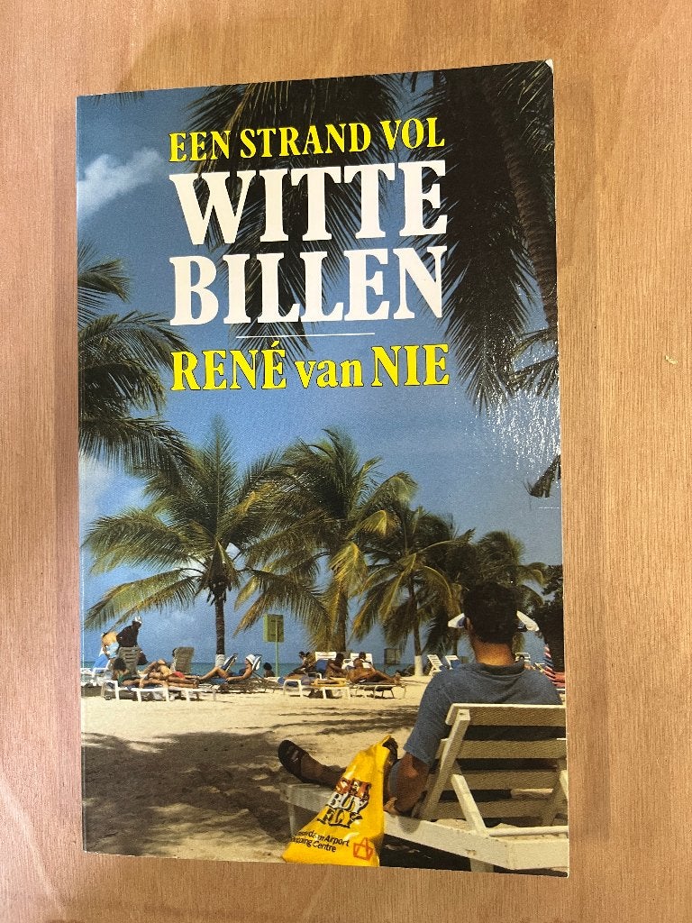 Boek:  Een strand vol witte billen, Rene van Nie, Boeken, Ophalen of Verzenden, Zo goed als nieuw, Rene van Nie, Wereld overig