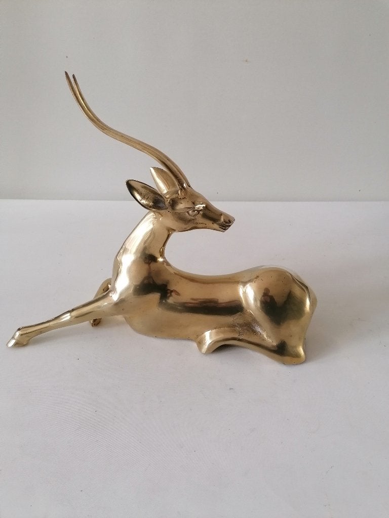 XXL hollywood regency messing beeld van een liggend antilope, Antiek en Kunst, Ophalen of Verzenden