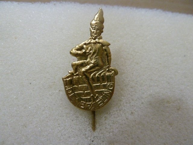 Vintage Gouden Pin/Speldje met Figuurtje De Efteling, Verzamelen, Speldjes, Pins en Buttons, Ophalen of Verzenden, Gebruikt, Figuurtje