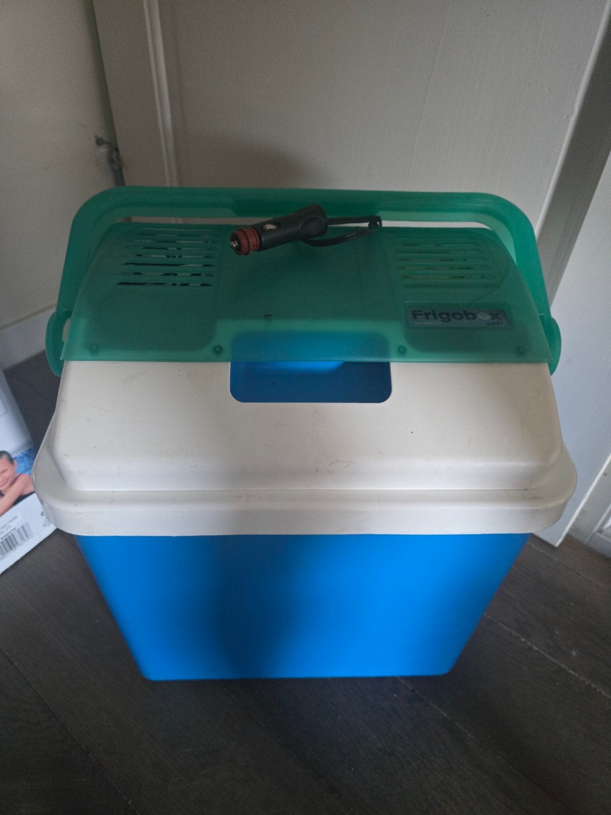 Frigobox koelbox met 12volt aansluiting!, Caravans en Kamperen, Ophalen of Verzenden, Zo goed als nieuw, Koelbox, Elektrisch