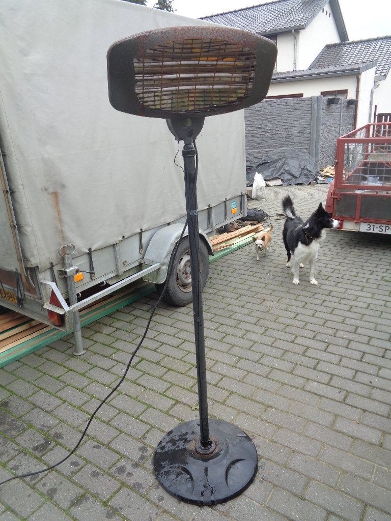 Zwarte wel verroeste terrasverwarmer, Tuin en Terras, Terrasverwarmers, Ophalen, Gebruikt, Elektrisch, Vloer