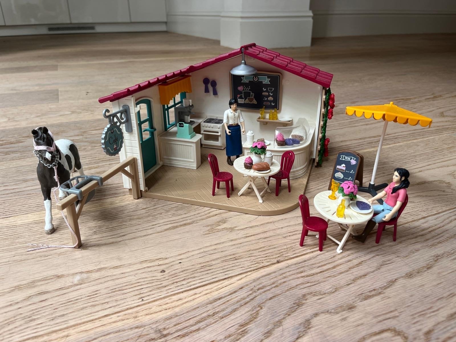 Schleich Ruitercafé met paard en figuren, Ophalen of Verzenden, Gebruikt, Jongen of Meisje