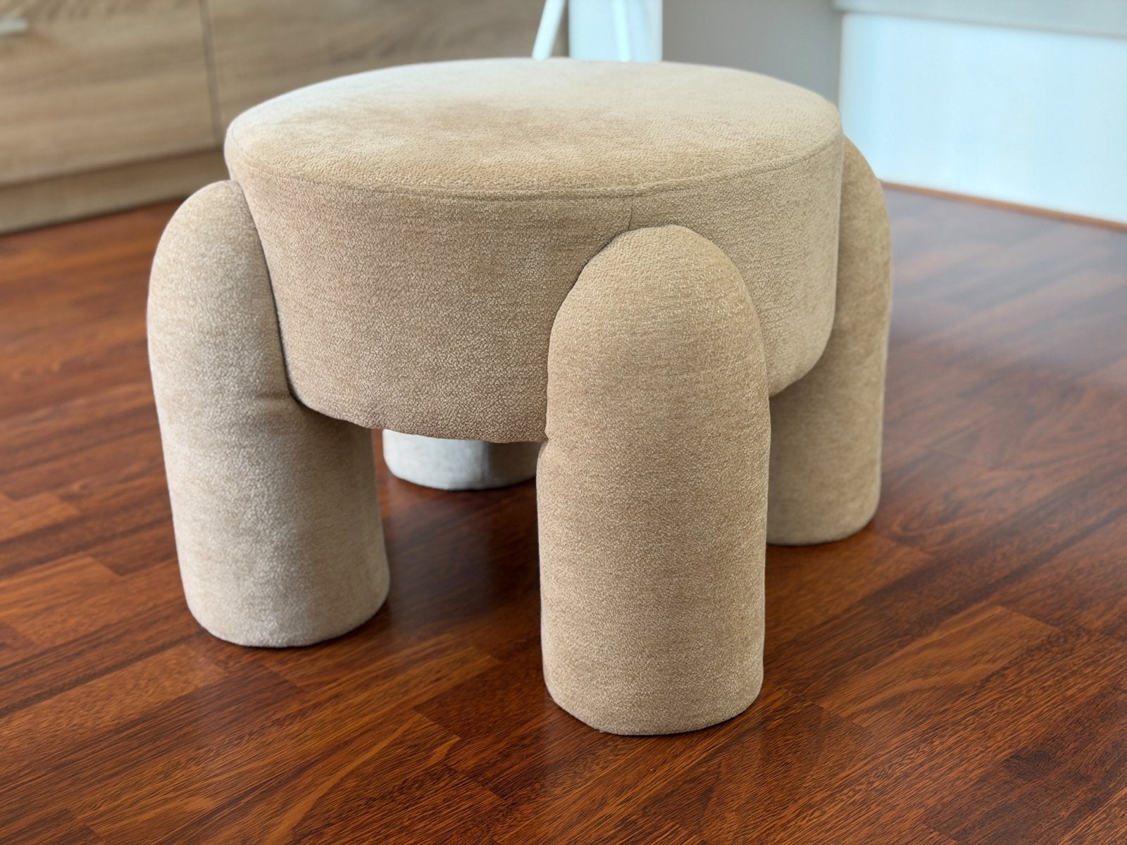 Leuke poef / krukje in beige stof, Ophalen, Nieuw, Overige materialen
