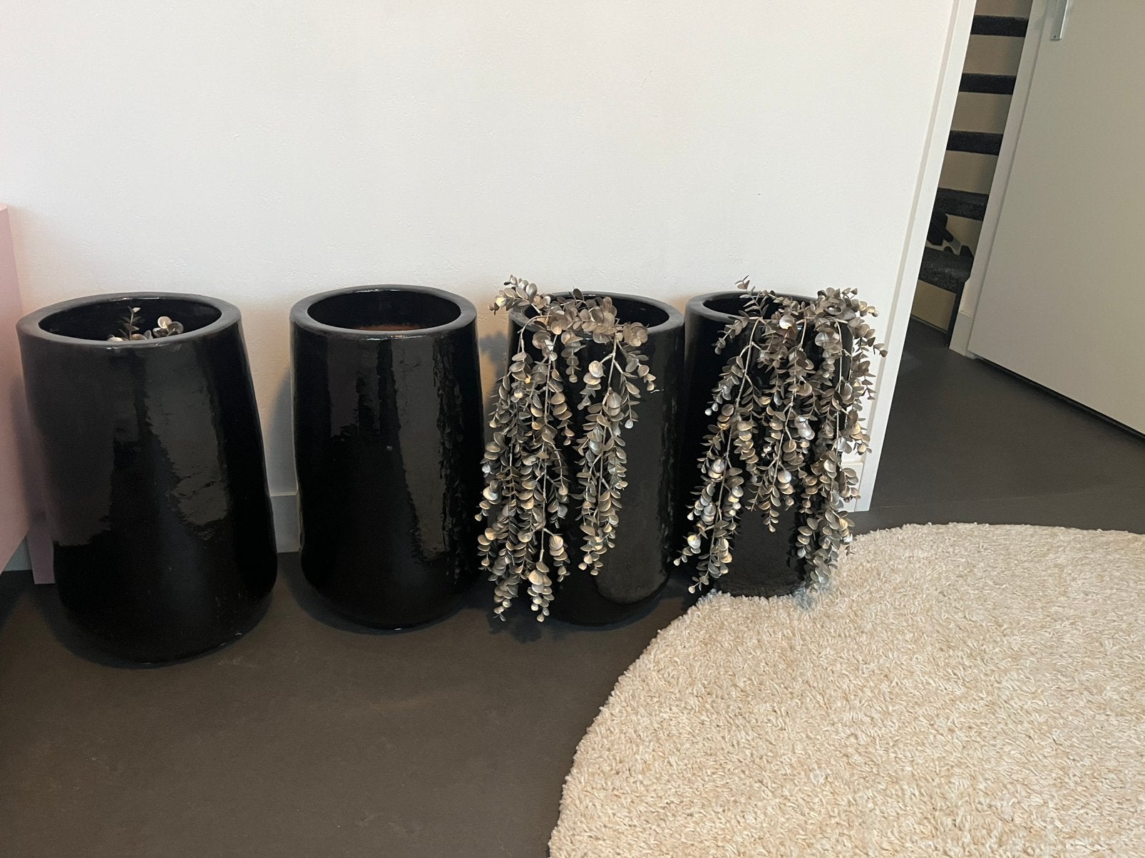 Te koop: 4 grote zware zwarte vazen/bloempotten, Huis en Inrichting, Woonaccessoires | Vazen, Ophalen, Zo goed als nieuw