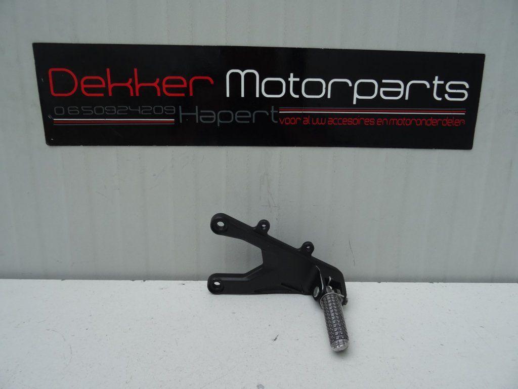 Linker Voetsteun / Schetsplaat Yamaha YZF R1 2015-2016-2019, Motoren, Onderdelen | Yamaha, Gebruikt, -, -, Ophalen of Verzenden