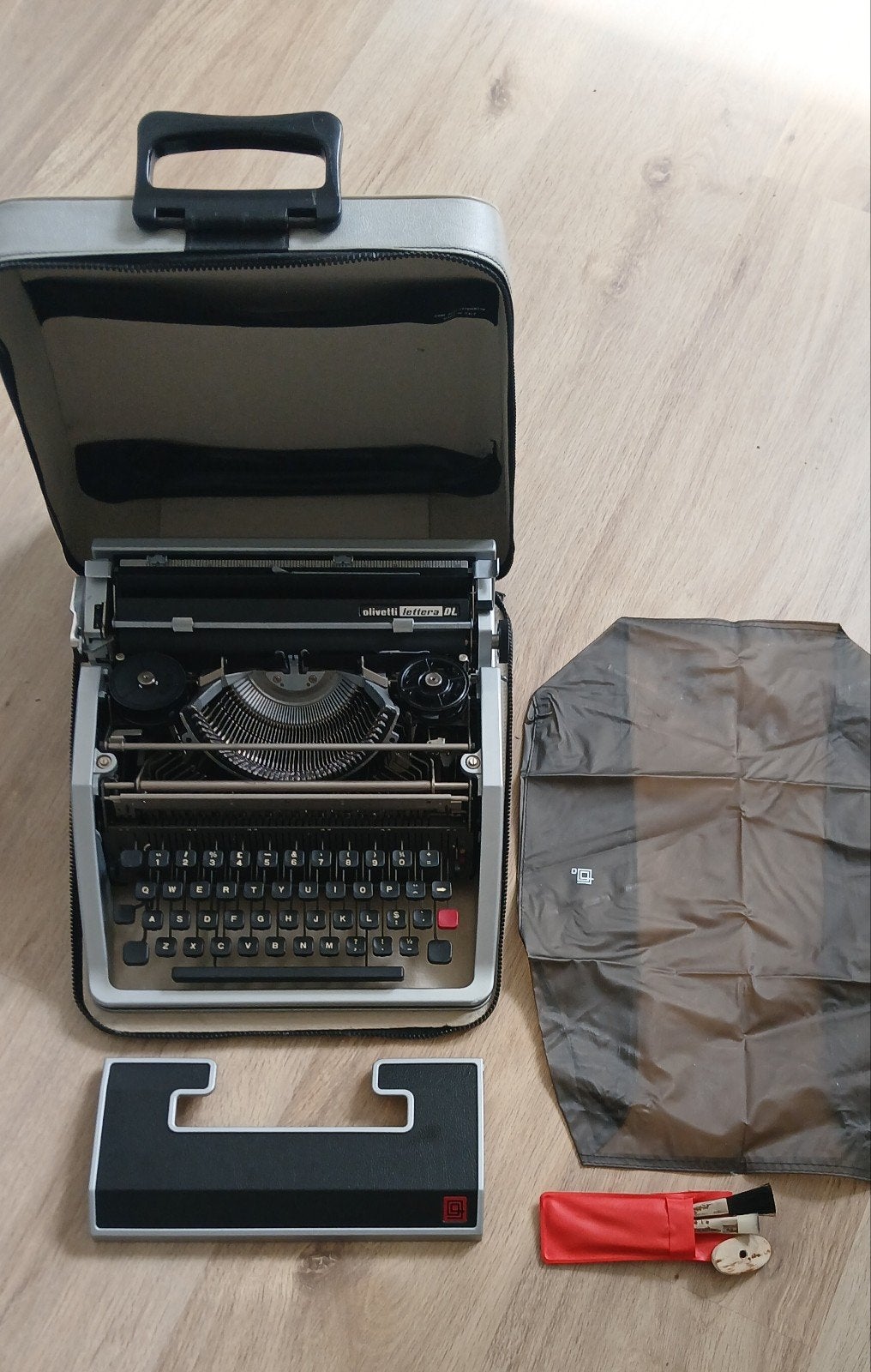 Type machine,Olivetti Lettera 32 DORA, Diversen, Typemachines, Ophalen