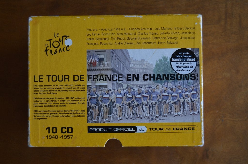 Le Tour de France en Chansons  10 cd box + boekje, Gebruikt, Boxset, Ophalen of Verzenden, Inclusief boekje