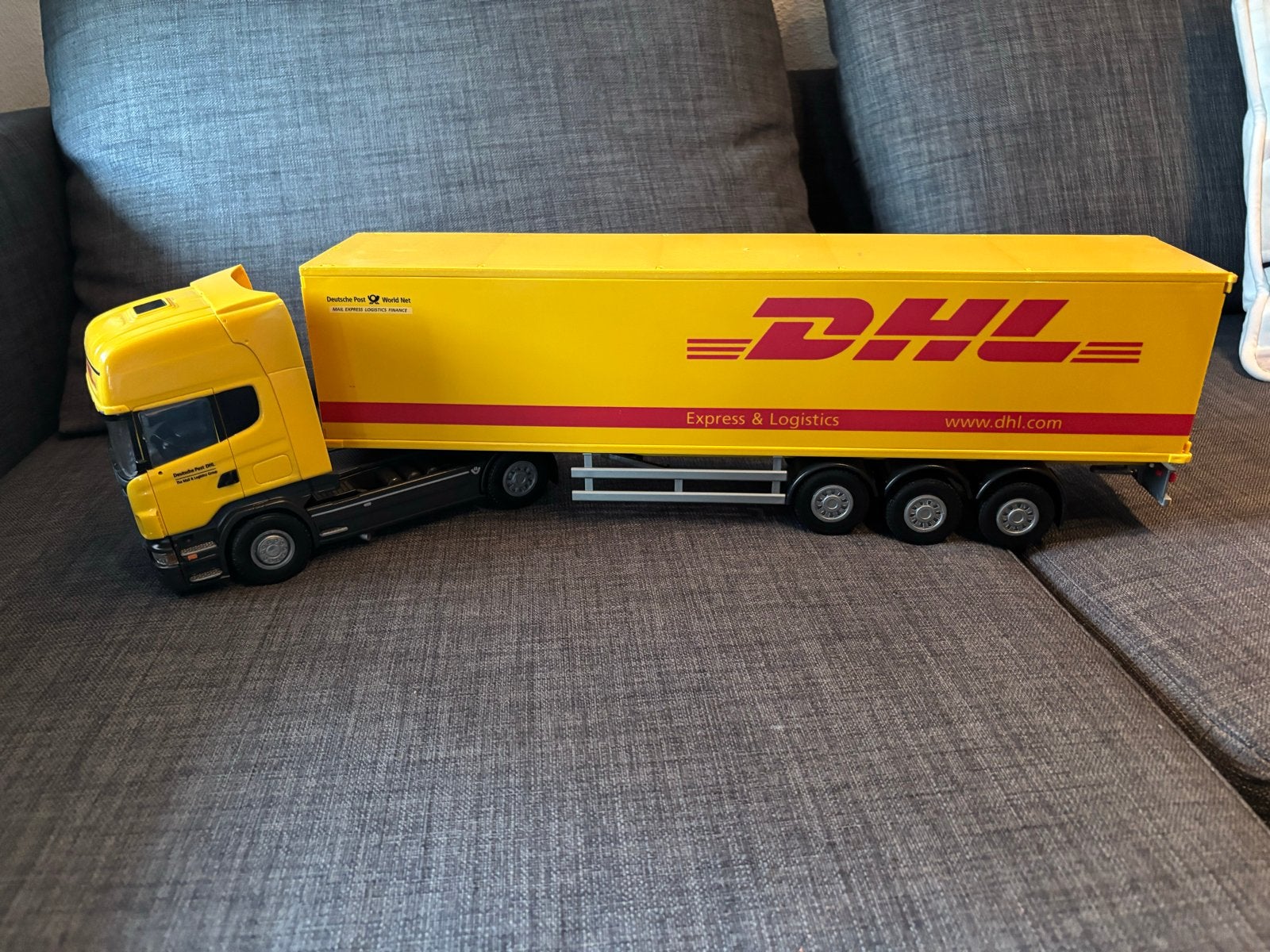 DHL vrachtwagen met oplegger, Ophalen of Verzenden, Zo goed als nieuw