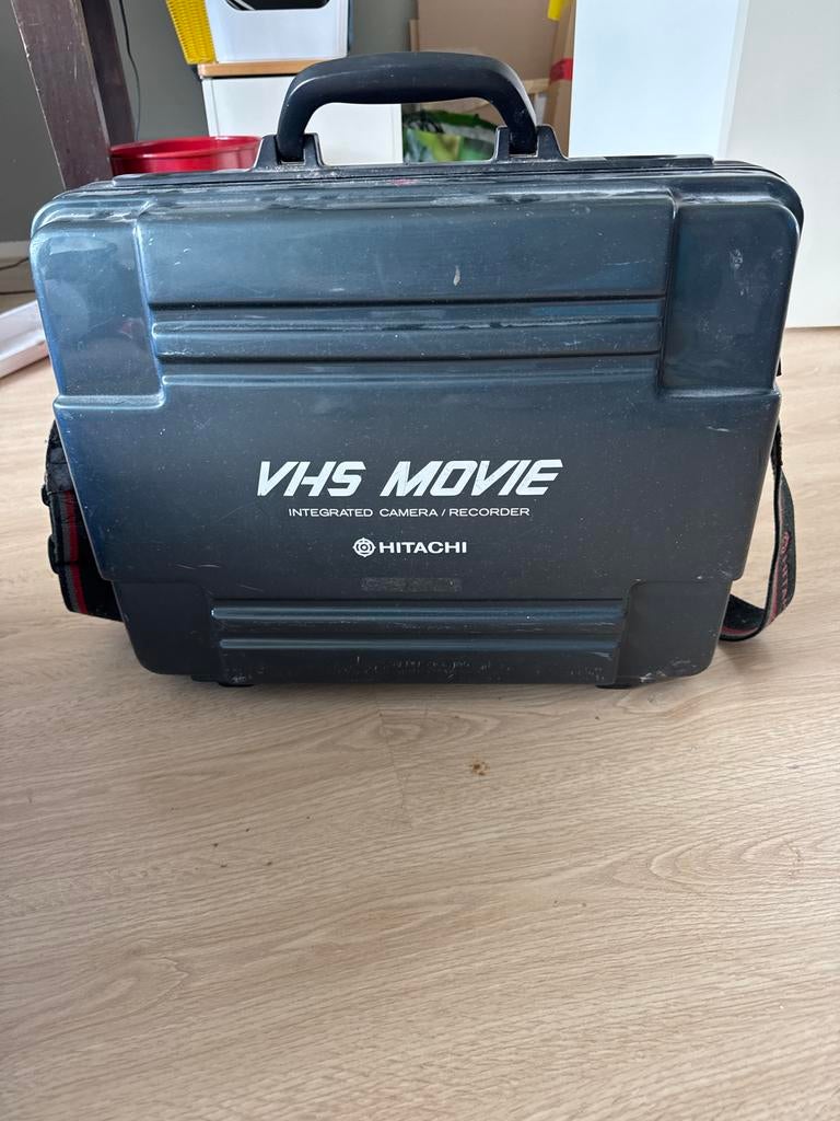 Complete Vintage VHS Camcorder Set - Hitachi VHS Movie, Audio, Tv en Foto, Videocamera's Analoog, Ophalen, VHS of SVHS, Camera