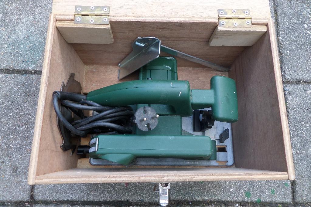 Handcirkelzaag - 2 zaagbladen - Opbergkist - Bosch PKS 46, Ophalen, Cirkelzaag, 600 tot 1200 watt, Zo goed als nieuw